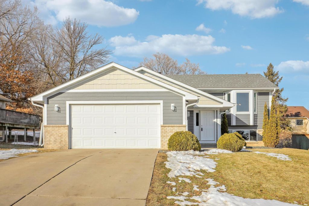 Photo of 2629 Nemitz Avenue E, Maplewood, MN 55119 (MLS # 7021246)