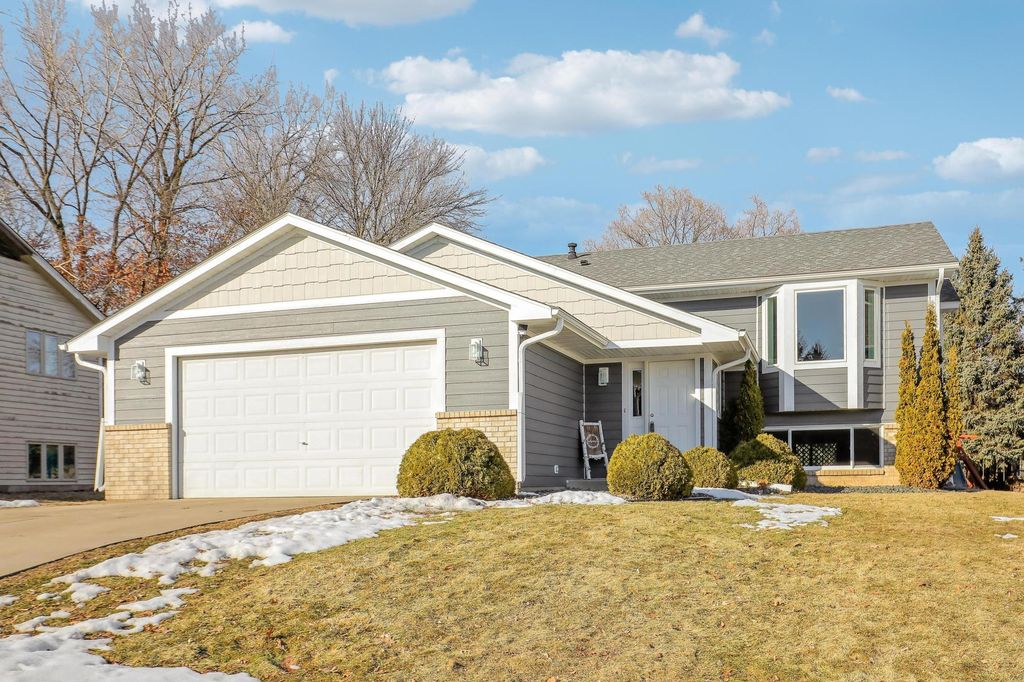 Photo of 2629 Nemitz Avenue E, Maplewood, MN 55119 (MLS # 7021246)