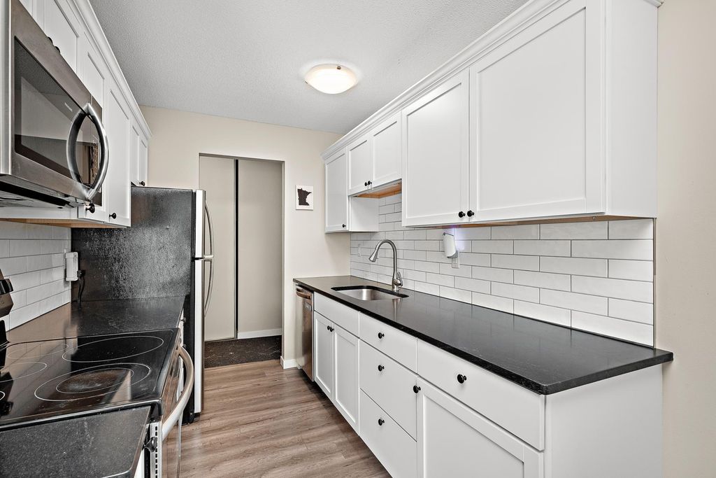 Photo of 4618 Cedar Lake Road S #6, Saint Louis Park, MN 55416 (MLS # 7017600)