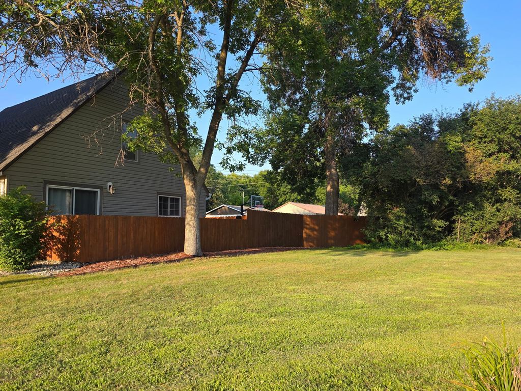 Photo of 617 S Hiawatha Avenue, Pipestone, MN 56164 (MLS # 7056819)