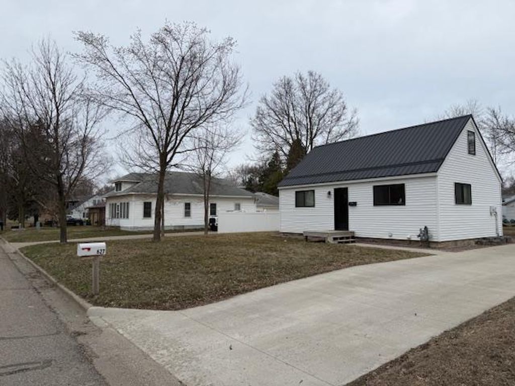 Photo of 627 E South Street, Litchfield, MN 55355 (MLS # 7046453)