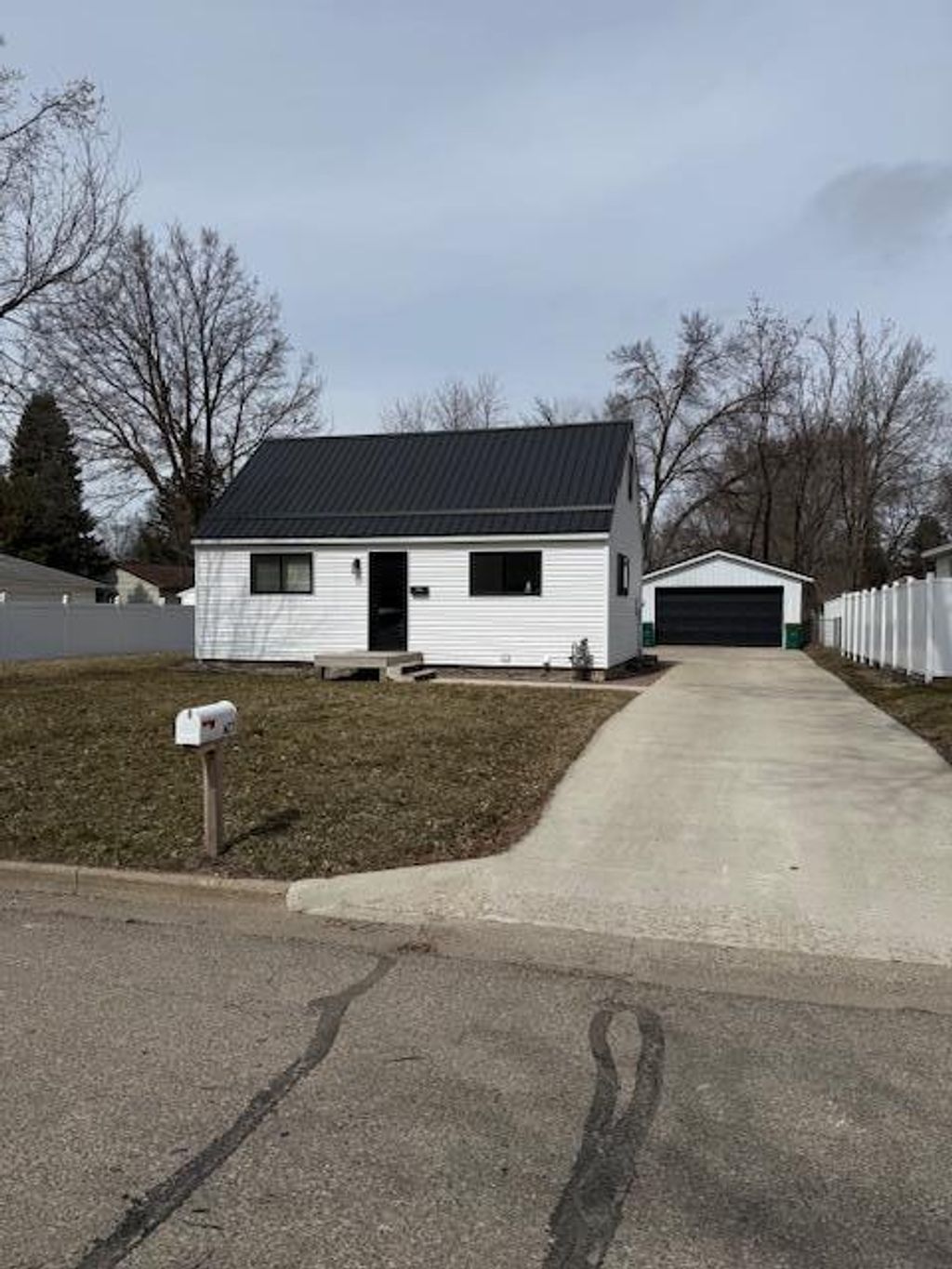 Photo of 627 E South Street, Litchfield, MN 55355 (MLS # 7046453)