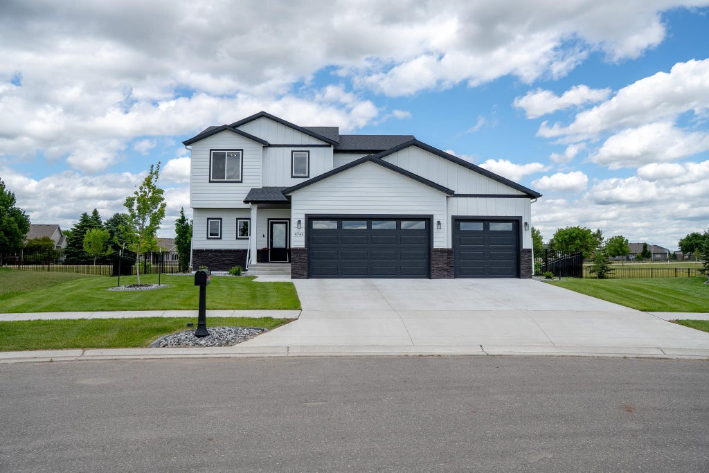 Photo of 4744 Hampton Loop S, Moorhead, MN 56560 (MLS # 7098751)