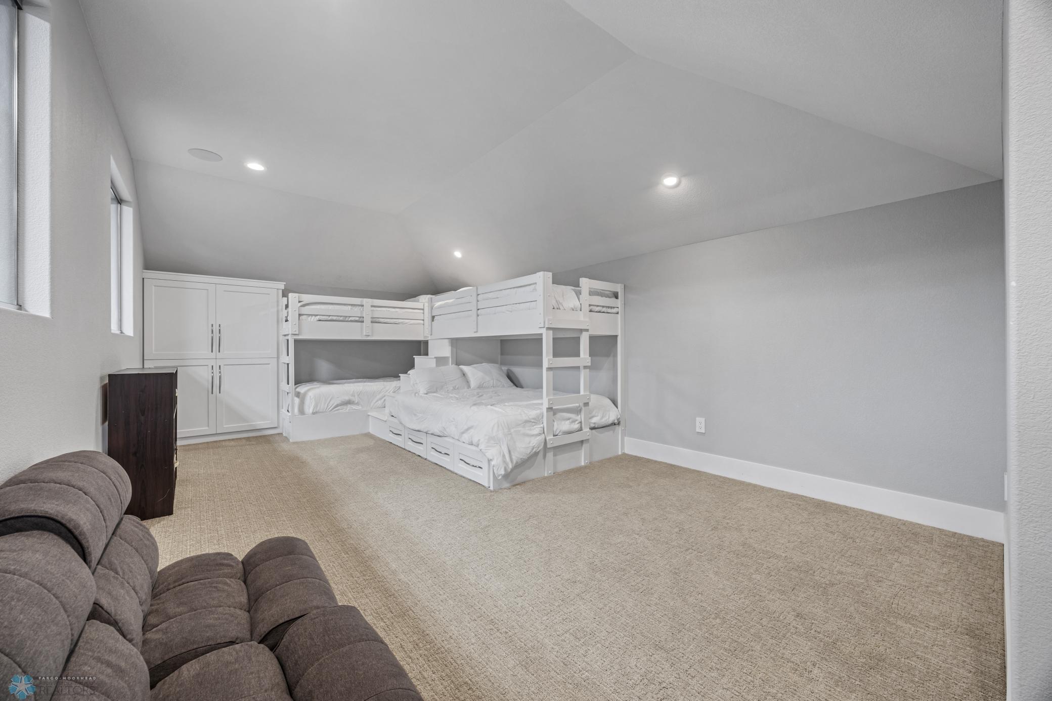 Fargo, North Dakota, 58104, United States, 5 Bedrooms Bedrooms, ,7 BathroomsBathrooms,Residential,Active,1941361