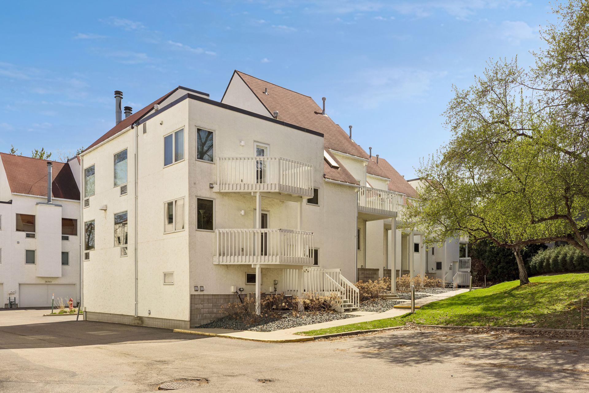 3049 Lake Shore Drive A