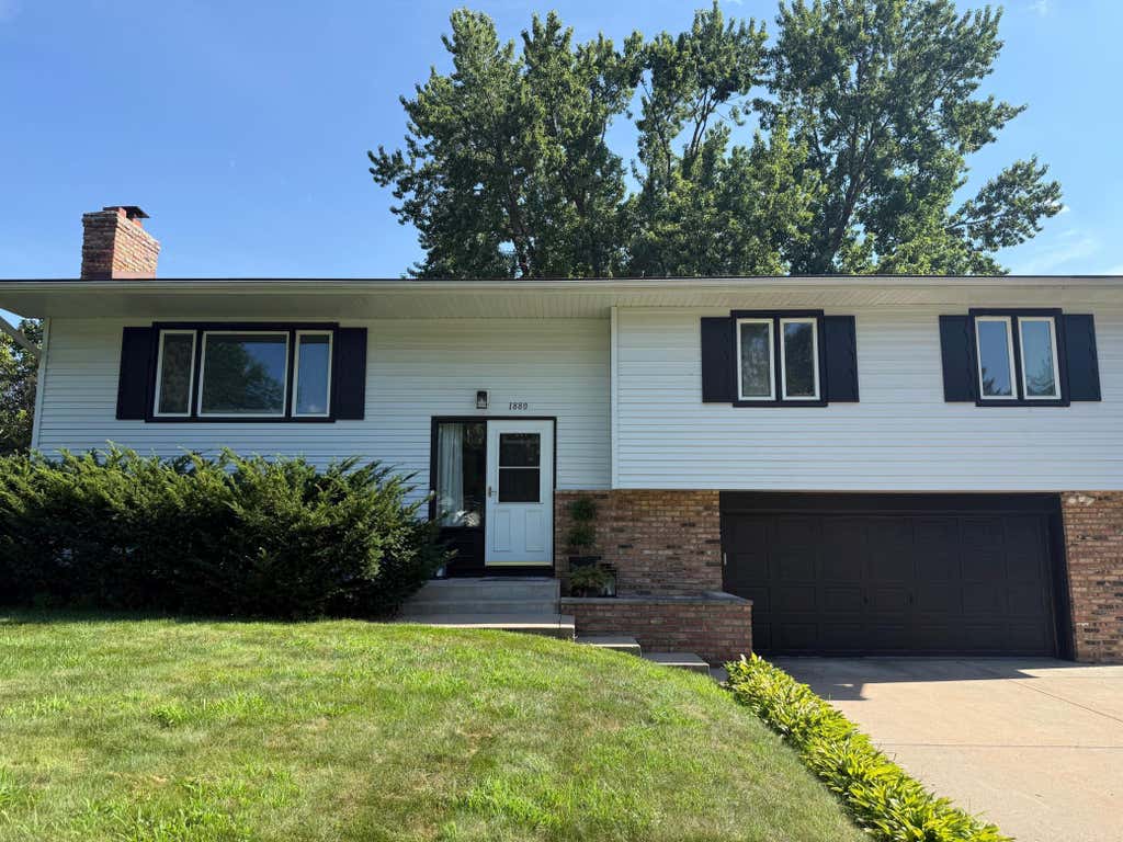 Photo of 1880 Gold Trail, Eagan, MN 55122 (MLS # 7106447)