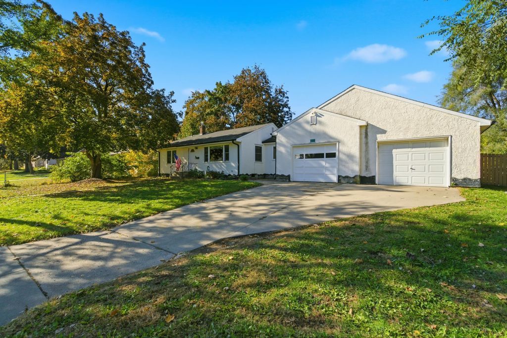 Photo of 277 English Street, Saint Paul, MN 55106 (MLS # 6801632)