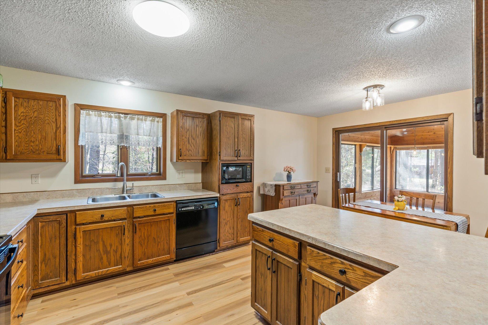 6083 Knollwood Court