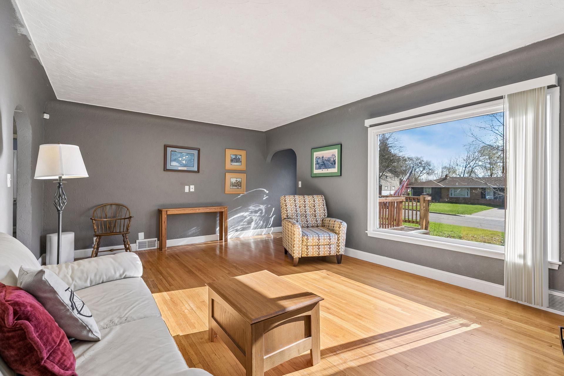 199 Ferndale Street N