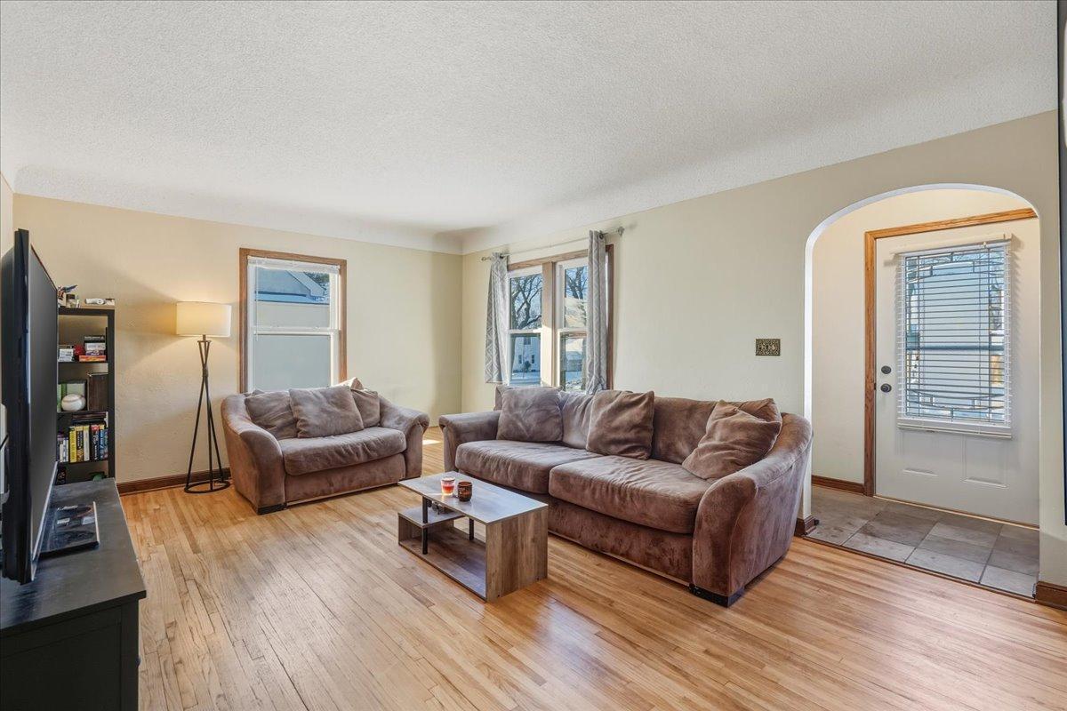 1730 Arlington Avenue E