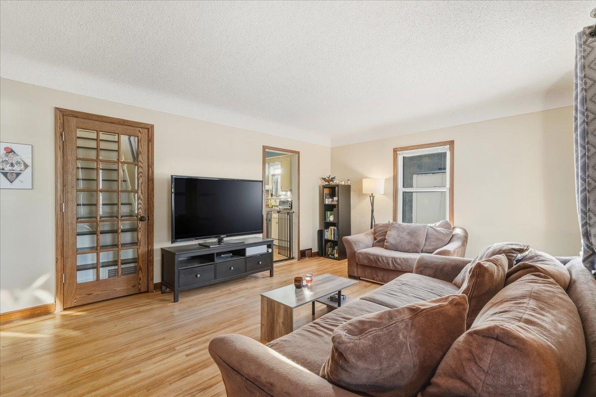 1730 Arlington Avenue E