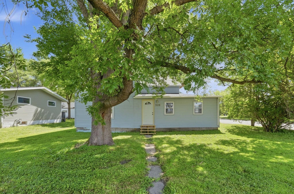 Photo of 909 14th Street S, Benson, MN 56215 (MLS # 7095154)