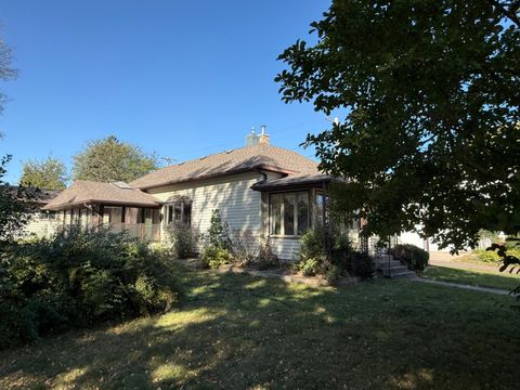 Photo of 810 S Mill St St, Redwood Falls, MN 56283 (MLS # 6802796)