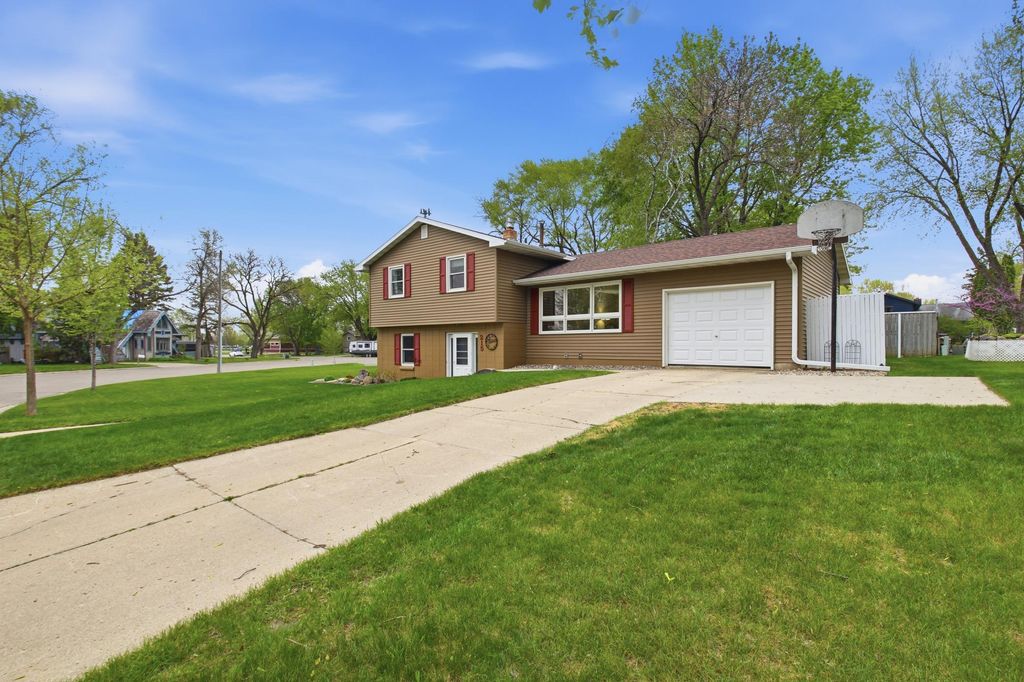 Photo of 215 Terrace Drive SW, Willmar, MN 56201 (MLS # 7076463)