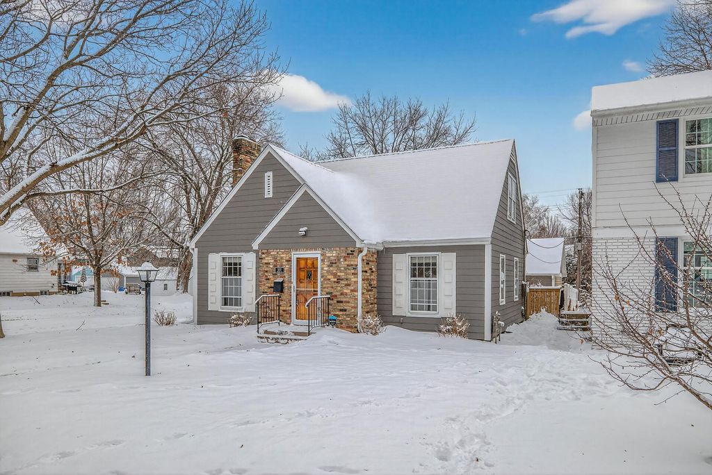 Photo of 1400 Scheffer Avenue, Saint Paul, MN 55116 (MLS # 7004703)