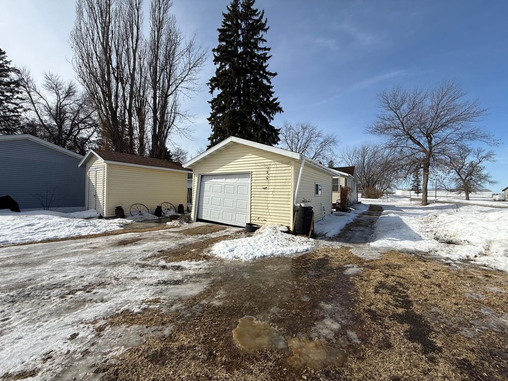 Photo of 124 State Avenue N, Thief River Falls, MN 56701 (MLS # 7034445)