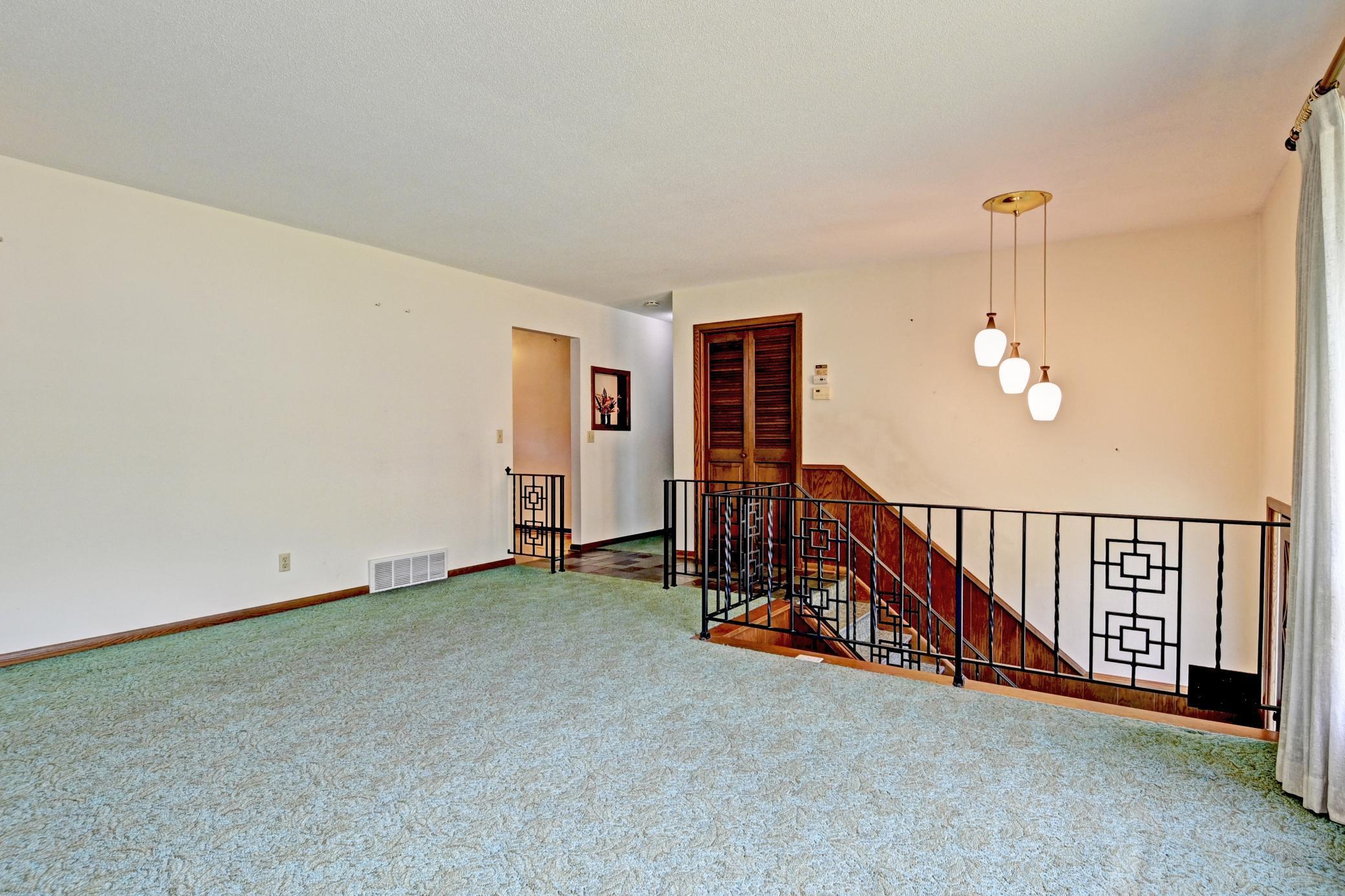 1552 Sumter Avenue N