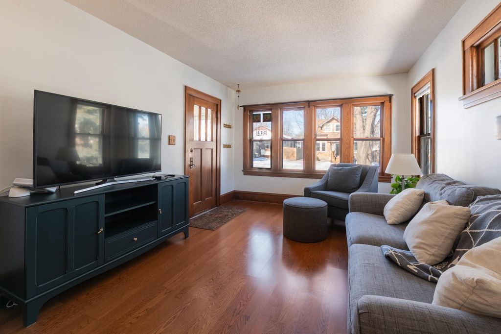 Photo of 1450 Juliet Avenue, Saint Paul, MN 55105 (MLS # 6823789)