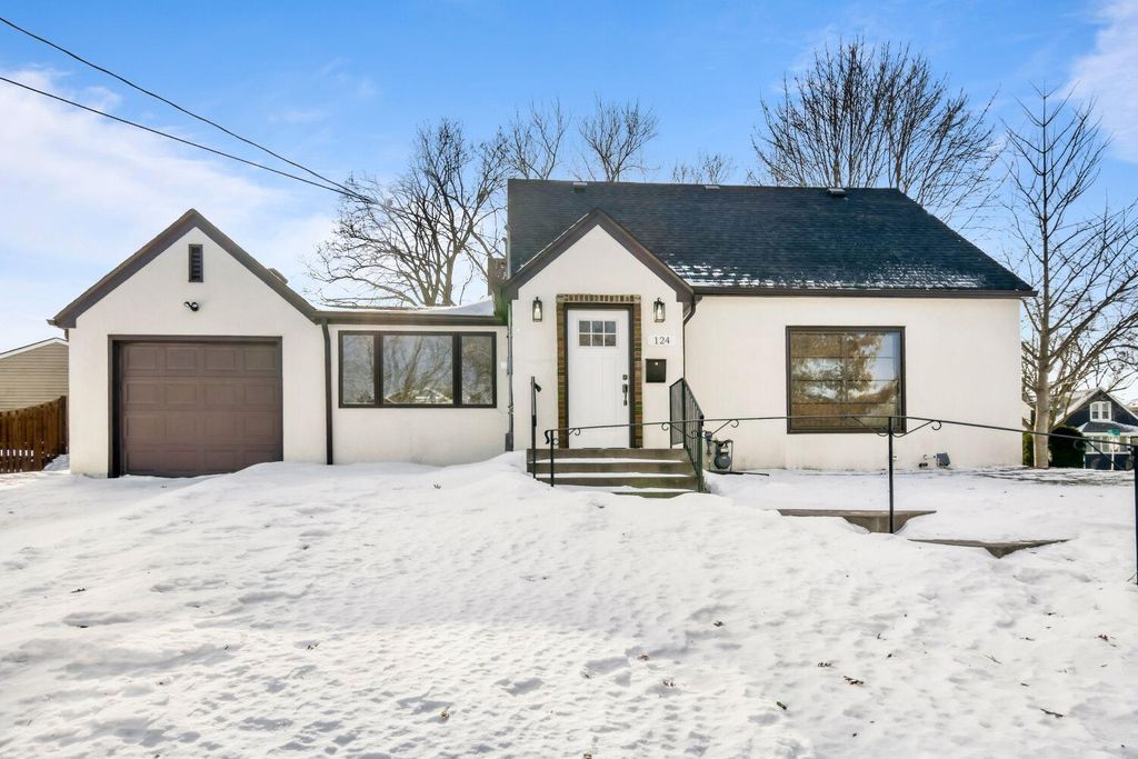 Photo of 124 King Street E, Saint Paul, MN 55107 (MLS # 7014989)