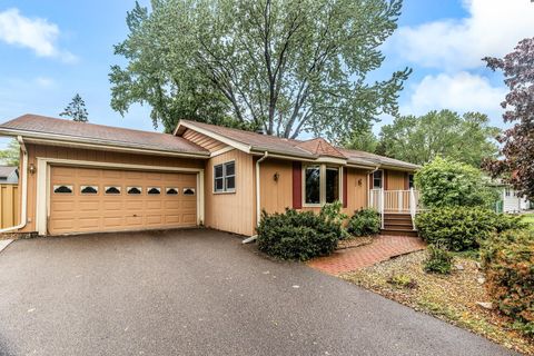 722 Navajo Lane Mendota Heights MN 55120