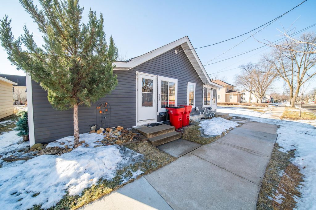 Photo of 716 9th Street SE, Rochester, MN 55904 (MLS # 7019919)