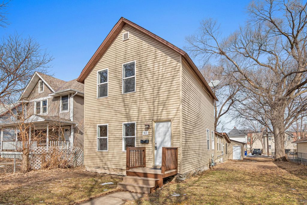 Photo of 511 Edmund Avenue W, Saint Paul, MN 55103 (MLS # 7021916)