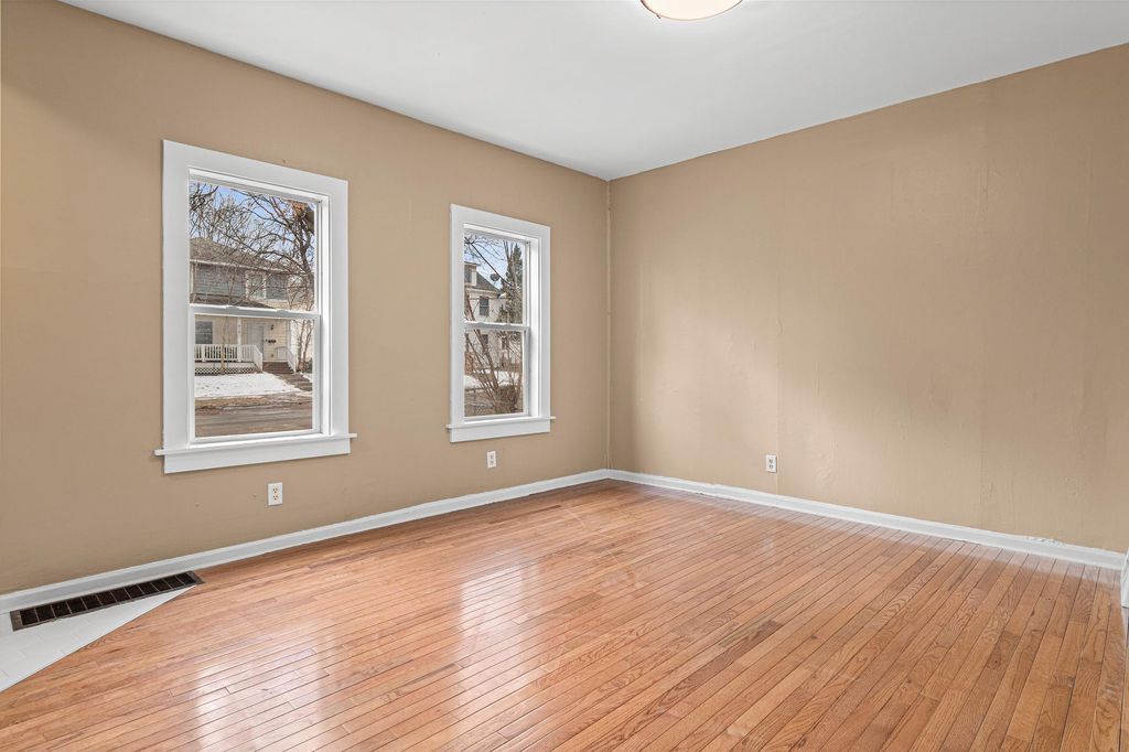 Photo of 511 Edmund Avenue W, Saint Paul, MN 55103 (MLS # 7021916)