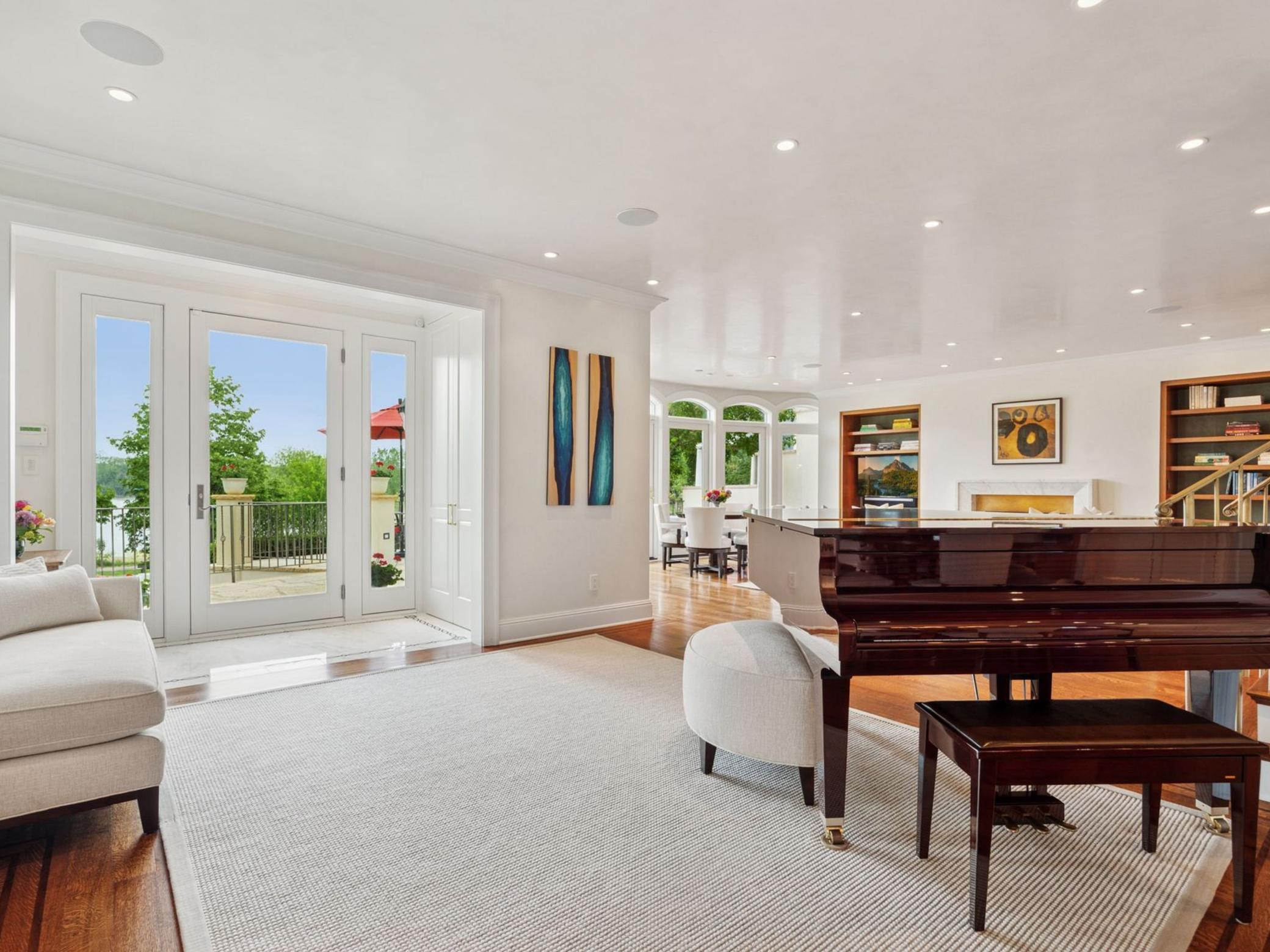 2683 E Lake Of The Isles Parkway