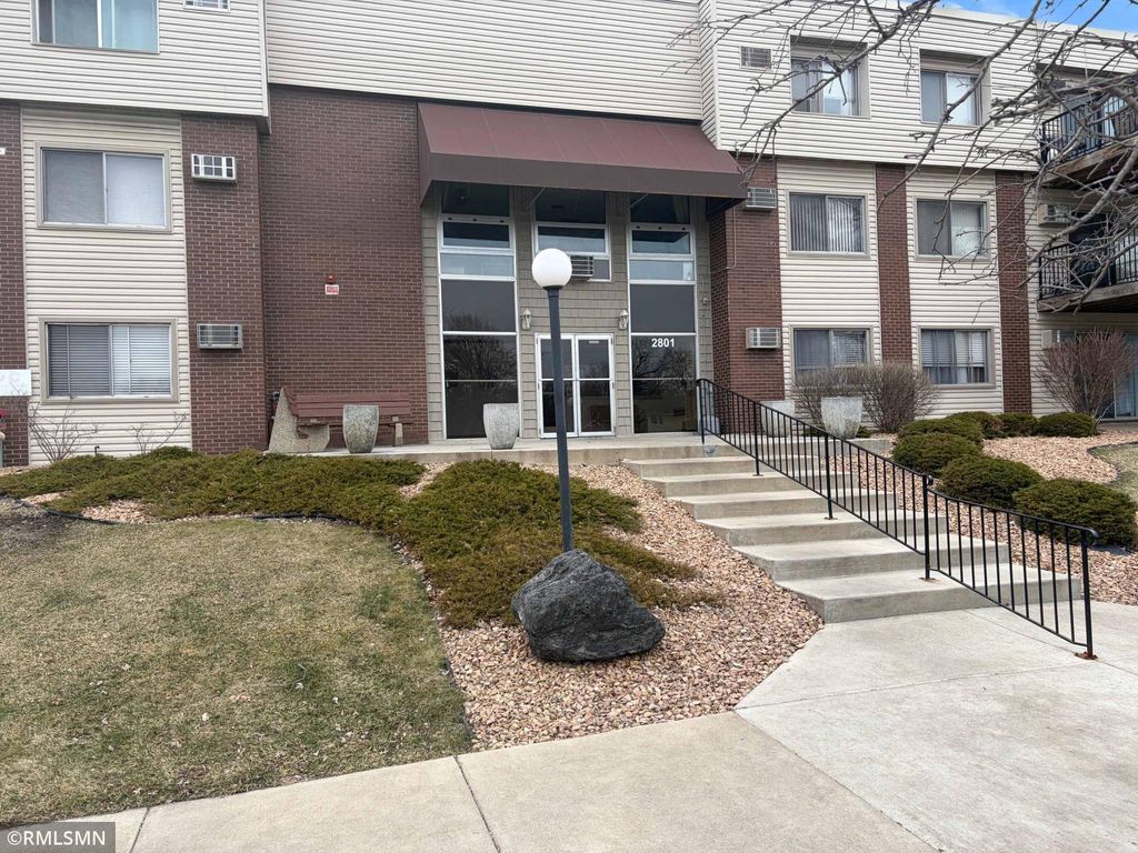 Photo of 2801 Flag Avenue N #323, New Hope, MN 55427 (MLS # 7046697)