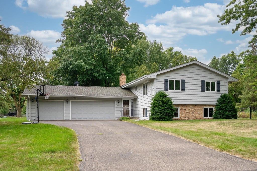 Photo of 16501 29th Avenue N, Plymouth, MN 55447 (MLS # 7137346)