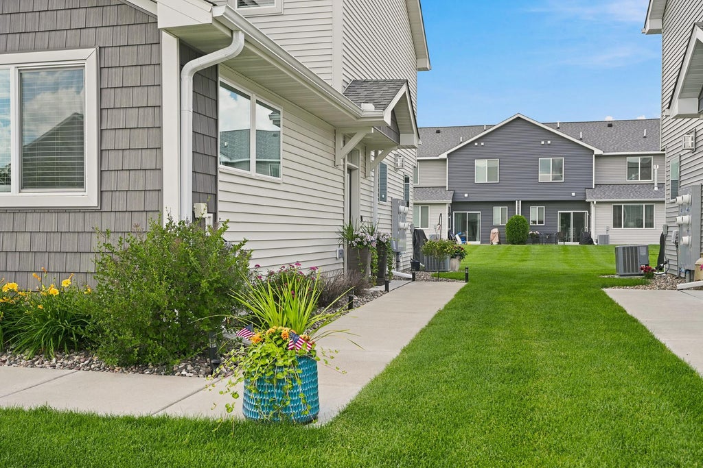 Photo of 1723 Southpoint Lane, Hudson, WI 54016 (MLS # 7099876)