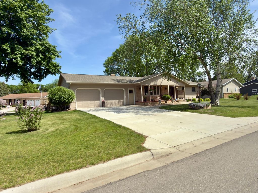 Photo of 1709 6th Street SW, Willmar, MN 56201 (MLS # 7082843)