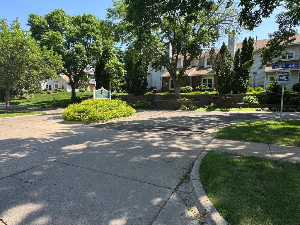 Photo of 5304 Highpointe Terrace, Bloomington, MN 55437 (MLS # 7081456)