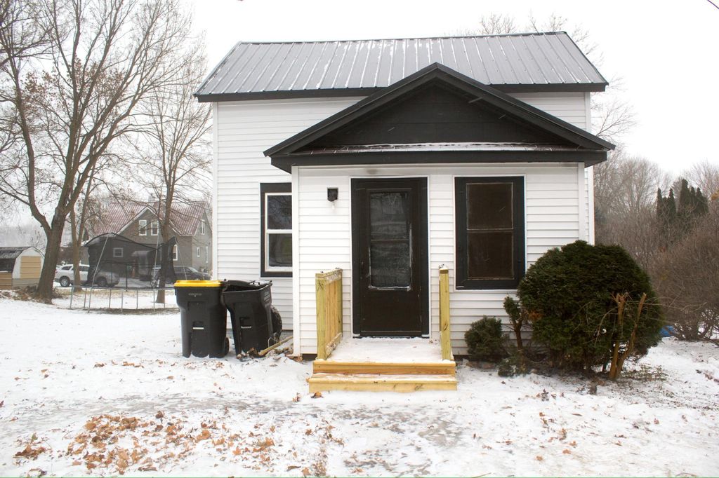 Photo of 113 1st Street SW, Fairfax, MN 55332 (MLS # 6800306)