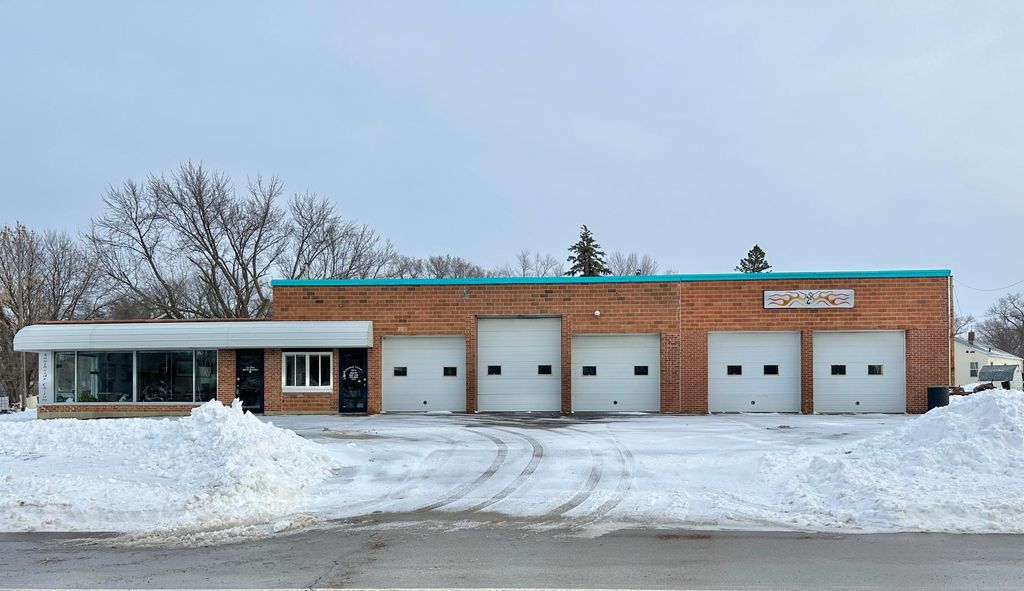 Photo of 1401 SE Broadway Avenue, Albert Lea, MN 56007 (MLS # 7003586)