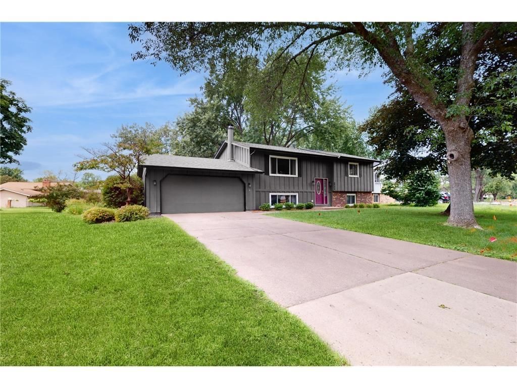 Photo of 7865 Penn Avenue N, Brooklyn Park, MN 55444 (MLS # 7008730)