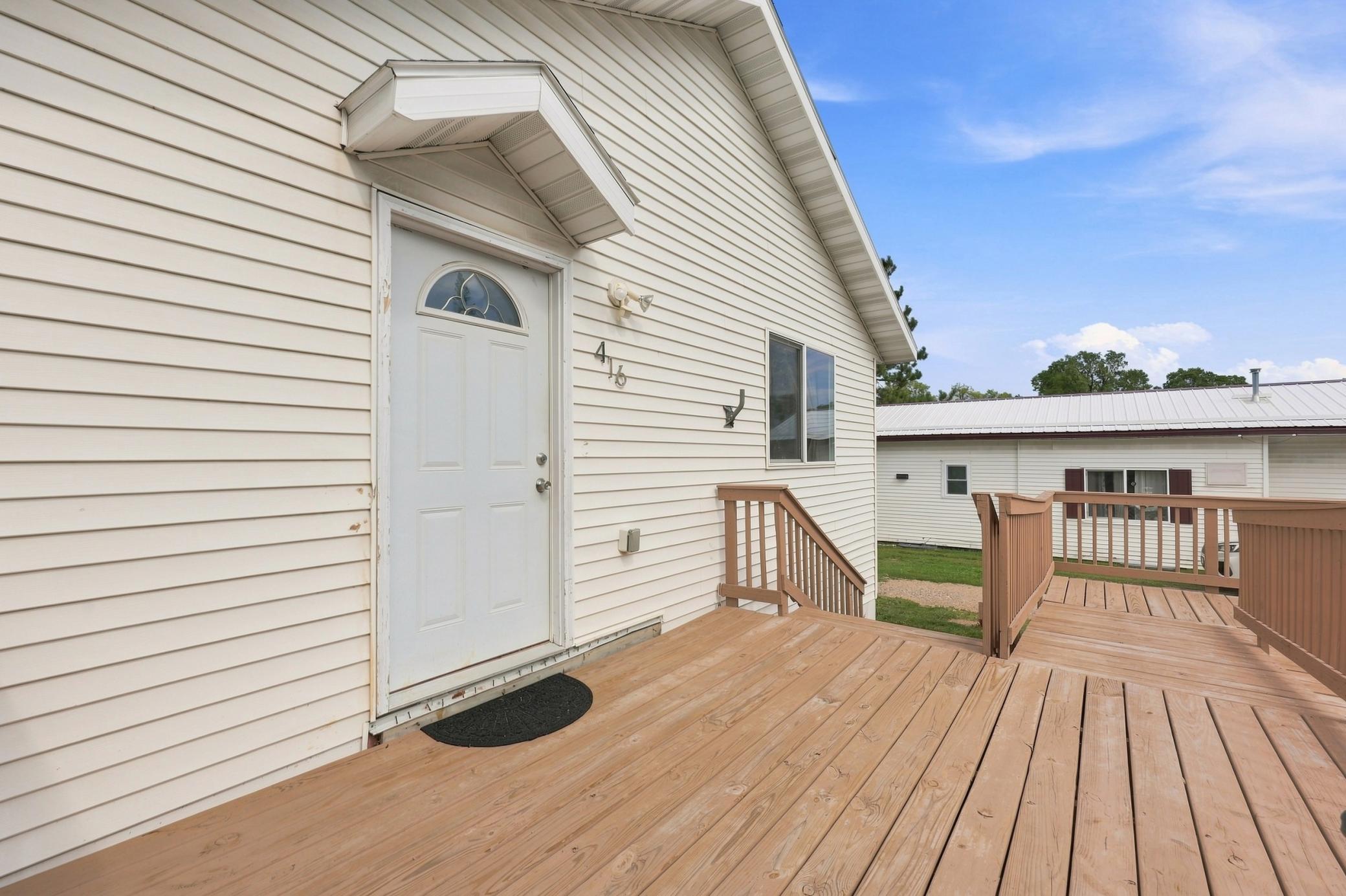 416 Central Street W