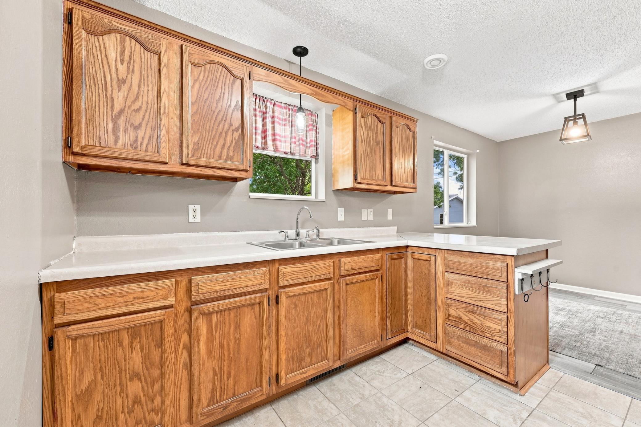 416 Central Street W