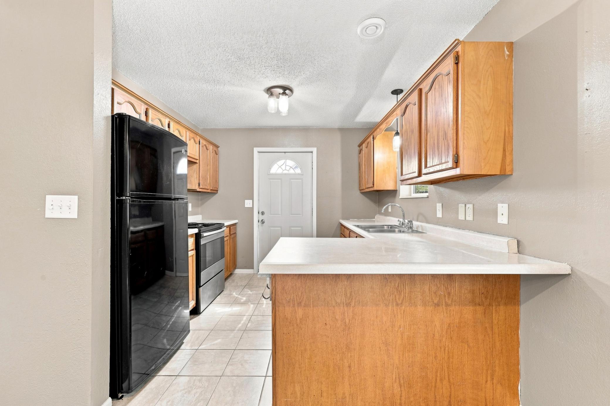 416 Central Street W