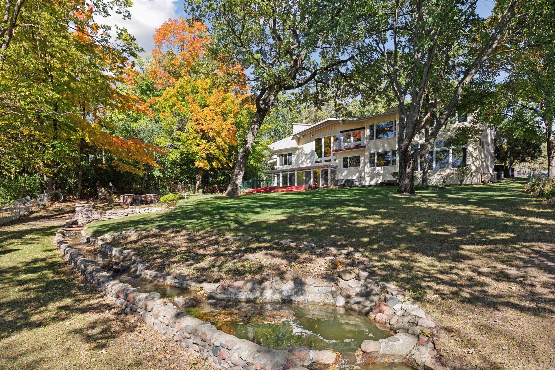 2850 Cavell Avenue S