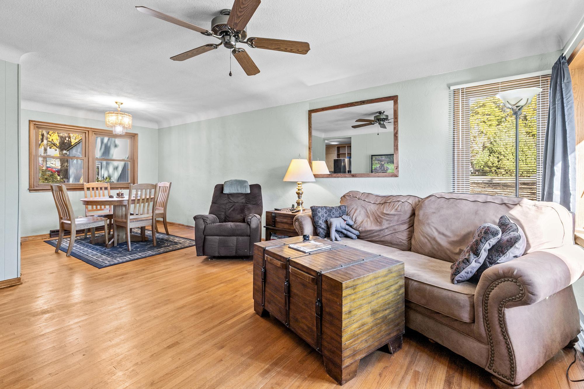 2869 Victoria Street N