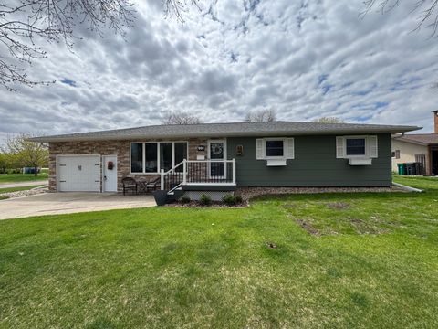 Photo of 906 Willow Avenue, Marshall, MN 56258 (MLS # 7065135)