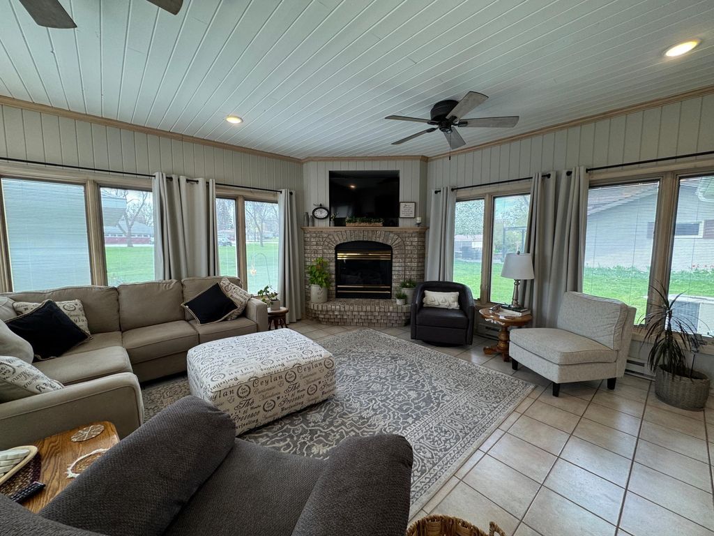 Photo of 906 Willow Avenue, Marshall, MN 56258 (MLS # 7065135)