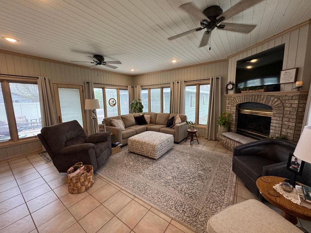 Photo of 906 Willow Avenue, Marshall, MN 56258 (MLS # 7065135)