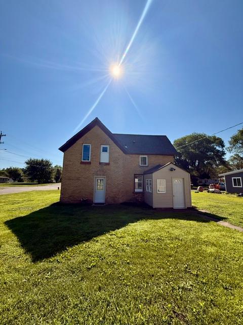 715 5th Street NE - Photo 3