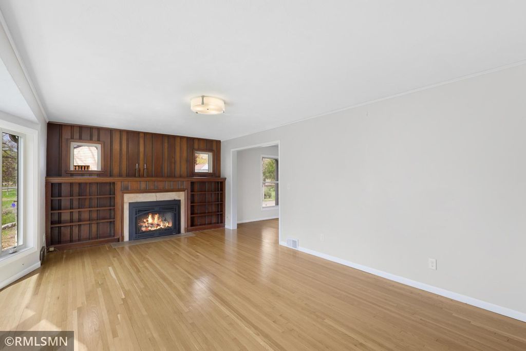 Photo of 915 Nebraska Avenue W, Saint Paul, MN 55117 (MLS # 7070906)