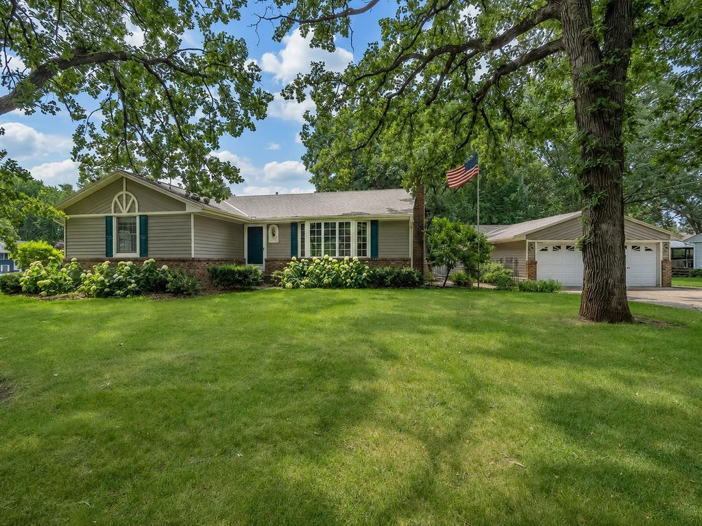 Photo of 5801 114th Avenue N, Champlin, MN 55316 (MLS # 7103850)