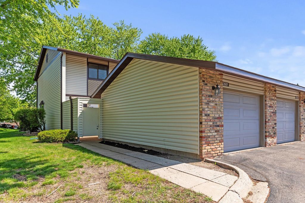 Photo of 13501 Heather Hills Drive, Burnsville, MN 55337 (MLS # 7020625)