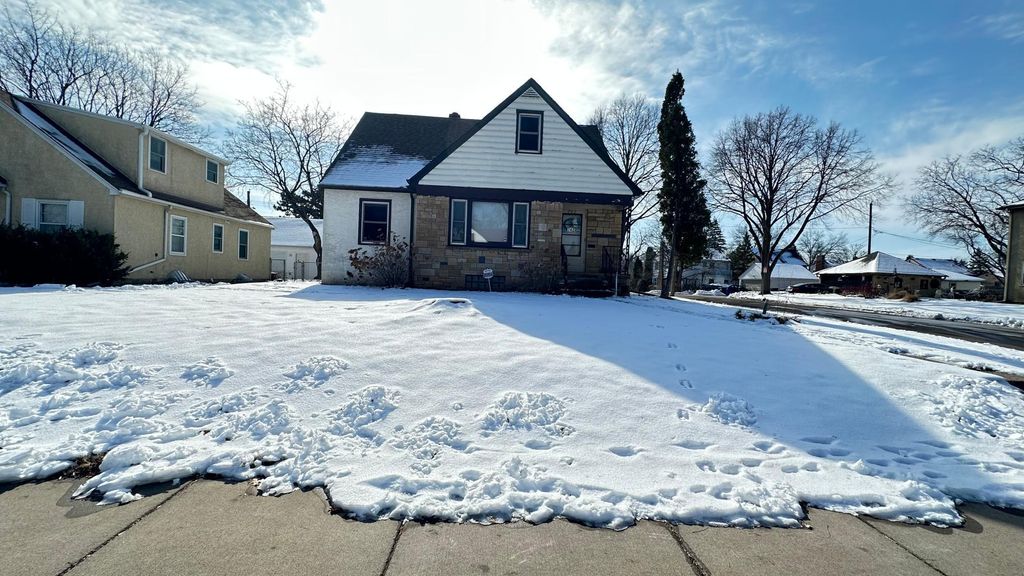 Photo of 742 Nebraska Avenue E, Saint Paul, MN 55106 (MLS # 7027785)