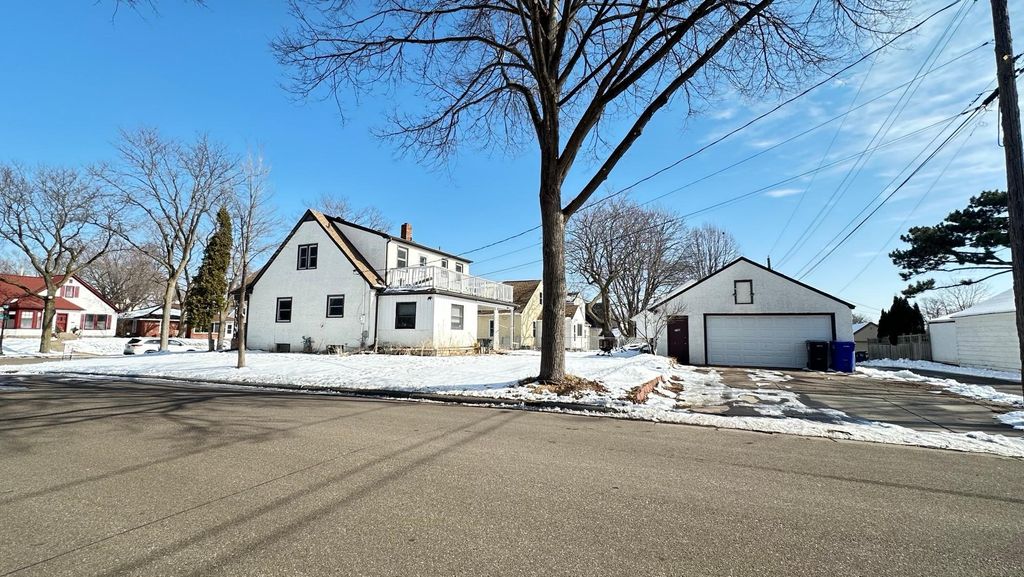 Photo of 742 Nebraska Avenue E, Saint Paul, MN 55106 (MLS # 7027785)